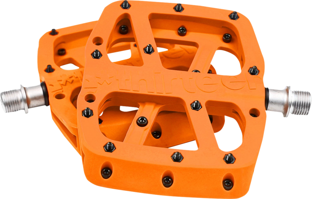 E*THIRTEEN Base Pedals - Flat - Naranja PD2USA-104